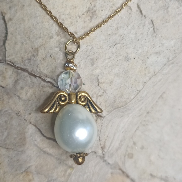 Pearl Angels wings necklace and earrings set - Picture 5 of 5